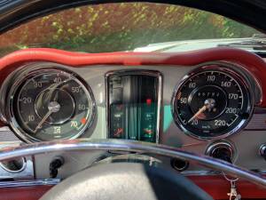 Imagen 7/9 de Mercedes-Benz 280 SL (1969)