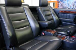 Afbeelding 30/50 van Mercedes-Benz 300 CE-24 (1993)