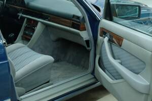 Bild 23/50 von Mercedes-Benz 300 SE (1990)