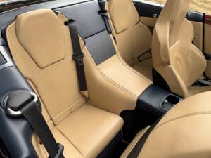 Bild 28/30 von Aston Martin DB 9 Volante (2006)