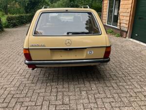 Image 4/33 of Mercedes-Benz 230 TE (1984)
