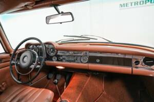 Image 2/24 of Mercedes-Benz 280 SL (1970)