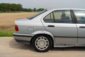 Image 11/40 de BMW 320i (1994)