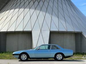 Bild 2/54 von Ferrari 365 GT4 2+2 (1975)