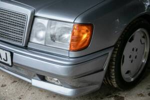Image 33/43 of Mercedes-Benz 300 CE 3.2 AMG (1990)