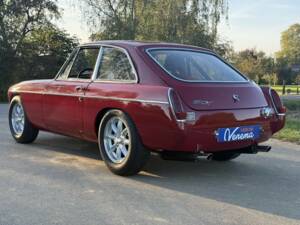 Immagine 7/18 di MG MGB GT (1970)
