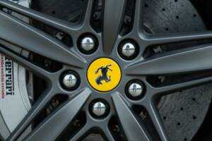 Image 25/50 of Ferrari F12berlinetta (2013)