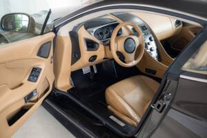 Image 7/32 of Aston Martin Vanquish (2013)