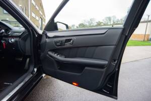 Bild 17/25 von Mercedes-Benz E 500 (2010)