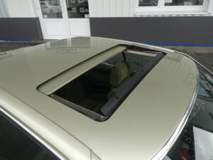 Image 18/23 of Mercedes-Benz 380 SEC (1982)