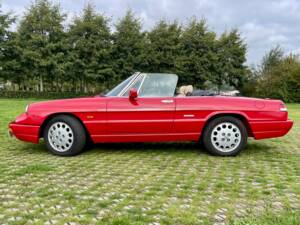 Bild 15/23 von Alfa Romeo 2.0 Spider (1991)