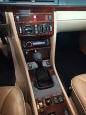 Image 16/22 of Mercedes-Benz E 220 (1996)
