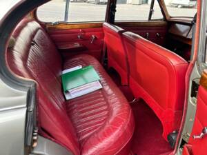 Bild 16/42 von Daimler 2.5 Litre V8 (1967)