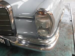 Image 29/50 de Mercedes-Benz 220 SE b (1963)