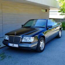 Image 1/171 of Mercedes-Benz E 220 (1994)