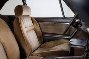 Image 14/24 de Peugeot 504 Coupé (1981)