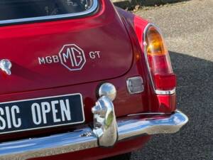 Image 18/23 of MG MGB GT (1968)