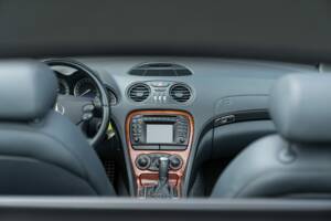 Image 46/50 of Mercedes-Benz SL 500 (2001)