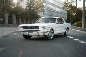 Image 3/53 of Ford Mustang 200 (1966)
