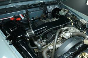 Immagine 41/50 di Mercedes-Benz 230 GE (SWB) (1993)