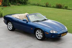 Image 9/50 de Jaguar XK8 4.0 (1997)