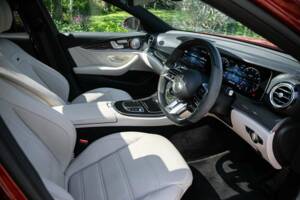 Image 2/45 de Mercedes-Benz AMG E 63 S 4MATIC+ T (2021)