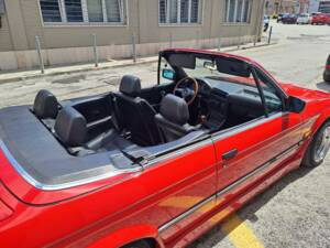 Immagine 3/50 di BMW 320i (1989)