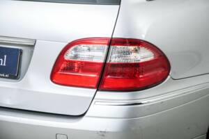 Bild 31/50 von Mercedes-Benz E 200 Kompressor T (2003)