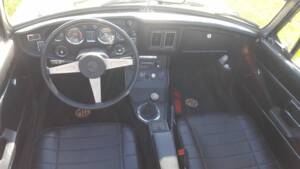 Image 2/8 of MG MGB (1976)