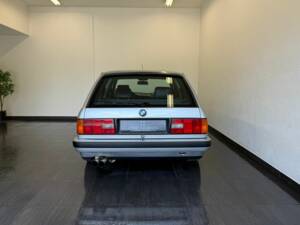 Immagine 9/50 di BMW 325i Touring (1992)