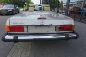 Afbeelding 15/36 van Mercedes-Benz 560 SL (1989)