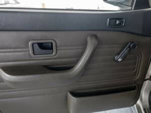 Image 16/25 of BMW 520i (1984)