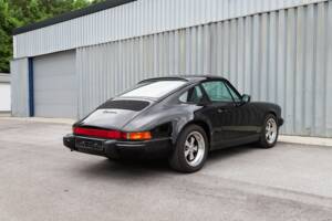 Image 5/108 de Porsche 911 Carrera 3.2 (1989)