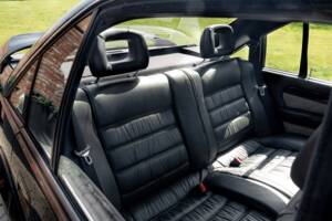 Image 31/75 of Lotus Carlton (1991)