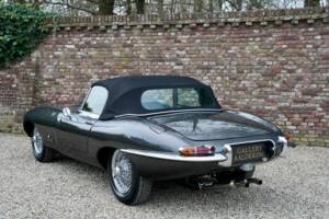 Immagine 8/50 di Jaguar E-Type 3.8 (1961)