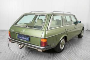 Afbeelding 27/50 van Mercedes-Benz 200 T (1982)
