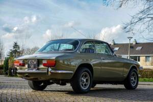 Image 8/8 of Alfa Romeo 2000 GT Veloce (1975)