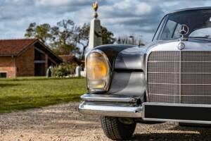 Image 2/86 of Mercedes-Benz 300 SE (1965)