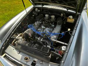 Image 31/38 of MG MGB GT V8 (1974)