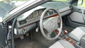 Bild 7/15 von Mercedes-Benz E 200 (1996)