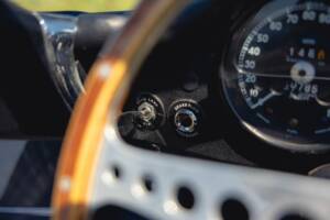 Image 44/50 de Jaguar E-Type (1969)