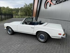 Image 15/50 of Mercedes-Benz 280 SL (1971)