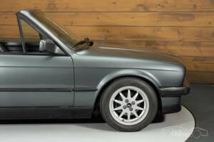 Image 14/19 of BMW 320i (1989)