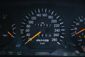 Image 11/43 of Mercedes-Benz 300 CE 3.2 AMG (1990)