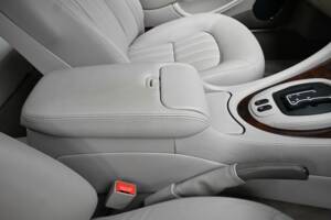 Immagine 37/50 di Jaguar XJ 8 Executive (2002)