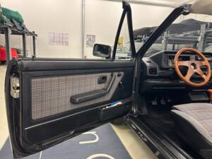 Bild 9/35 von Volkswagen Golf I Cabrio 1.8 (1990)