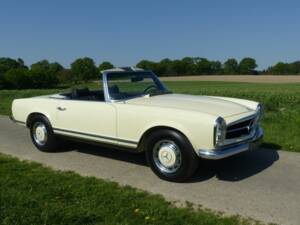 Mercedes-Benz 280 SL Roadster (W 113) hellelfenbein 1969