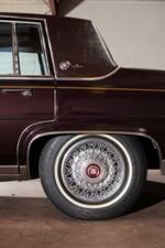 Image 26/58 of Cadillac Brougham Elegance (1988)