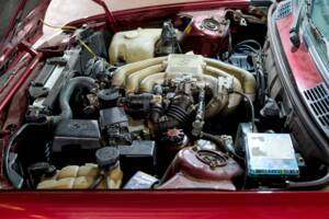 Image 44/45 of BMW 320i (1990)