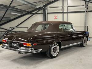 Image 2/26 de Mercedes-Benz 280 SE (1970)